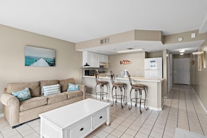 Apartment, 1 Queen-Bett und Schlafsofa (Gulfview I 115) | Wohnbereich