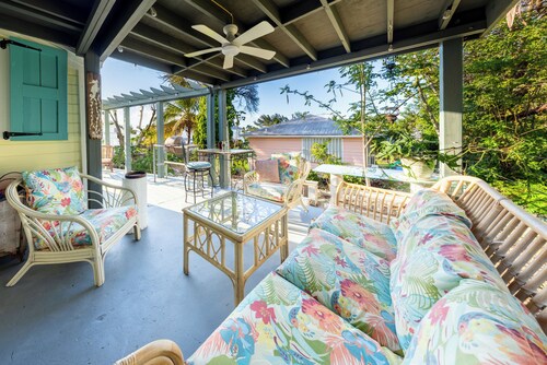 EDEN Historical home, restored with all modern amenities, 2 minute walk to beach