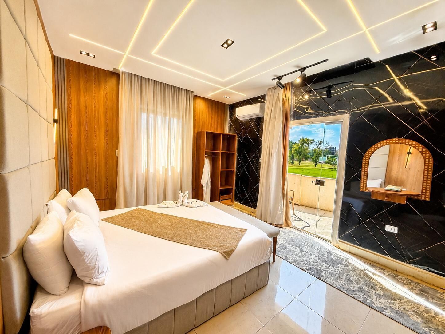 Cortinas blackout, tabla de planchar con plancha y wifi gratis 