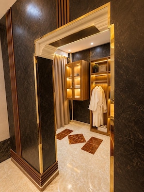 Family Quadruple Room | Bathroom | Free toiletries, hair dryer, slippers, towels - glow pyramid view (Giza)