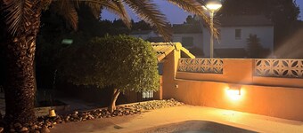 The Provençal Villa – Swimming Pool • Garden • Air Conditioning