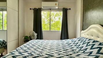 1 bedroom, in-room safe, iron/ironing board, WiFi (free)