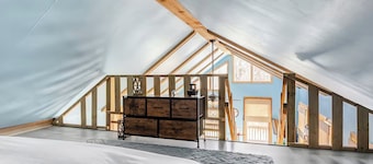 Sunny Pines Hideaway: Pet Friendly Open-Plan Loft in Pinehurst