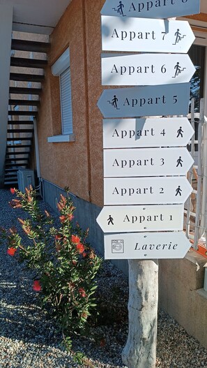 Exterior detail - Ganivelles Apartment 2 - Ground Floor - Air-Conditioned - 1 Bedroom, Sleeps 2–4 - 300 m from the beach (Marseillan)
