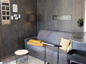 Living area - Ganivelles Apartment 2 - Ground Floor - Air-Conditioned - 1 Bedroom, Sleeps 2–4 - 300 m from the beach (Marseillan)
