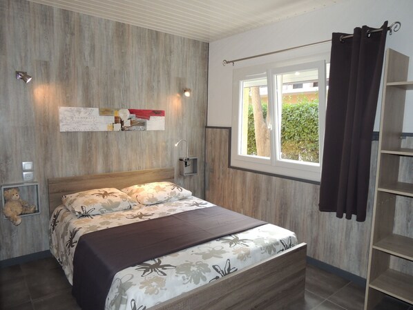 WiFi - Ganivelles Apartment 2 - Ground Floor - Air-Conditioned - 1 Bedroom, Sleeps 2–4 - 300 m from the beach (Marseillan)