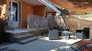 Terrace/patio - Ganivelles Apartment 2 - Ground Floor - Air-Conditioned - 1 Bedroom, Sleeps 2–4 - 300 m from the beach (Marseillan)