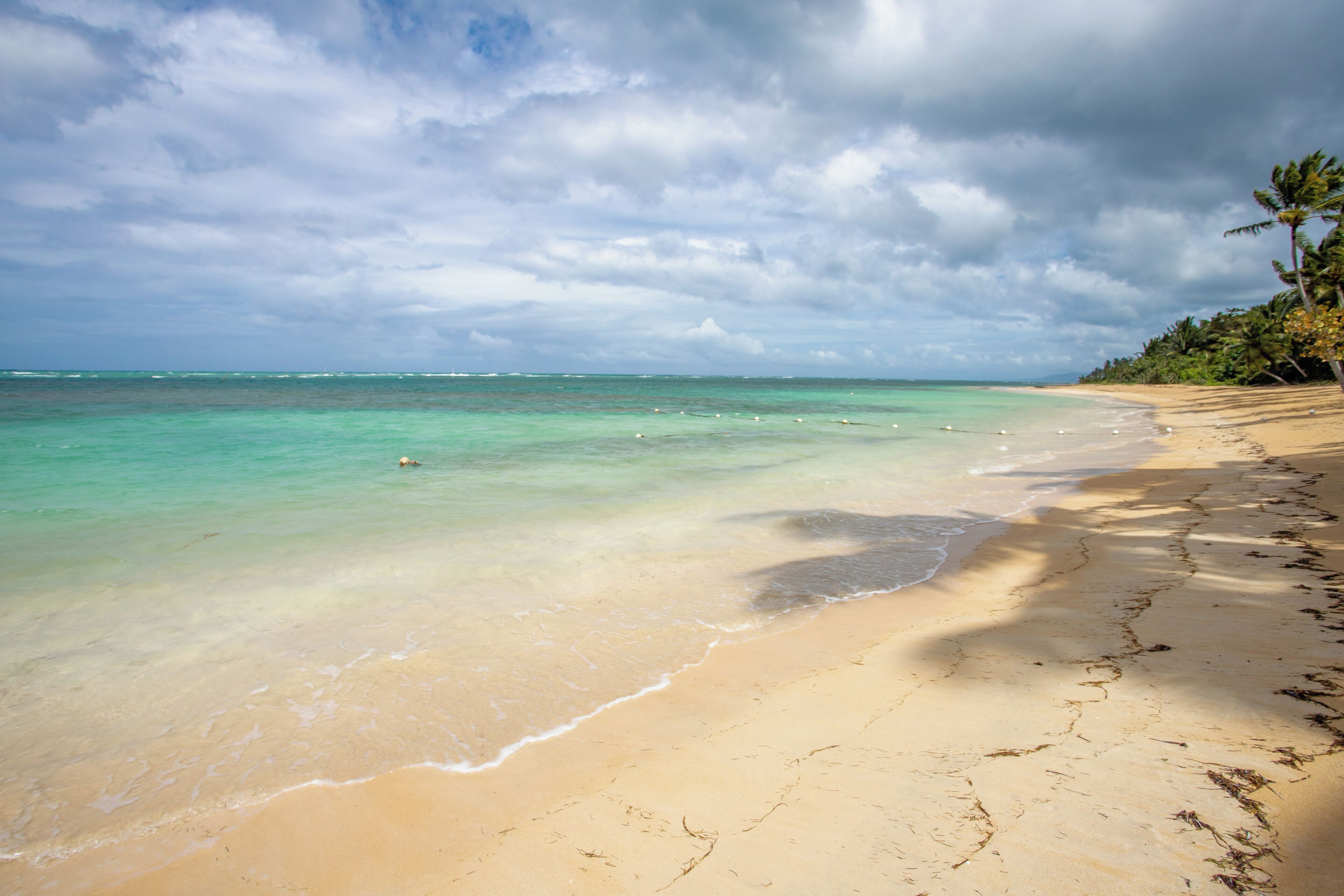 Beach nearby, sun loungers, beach towels