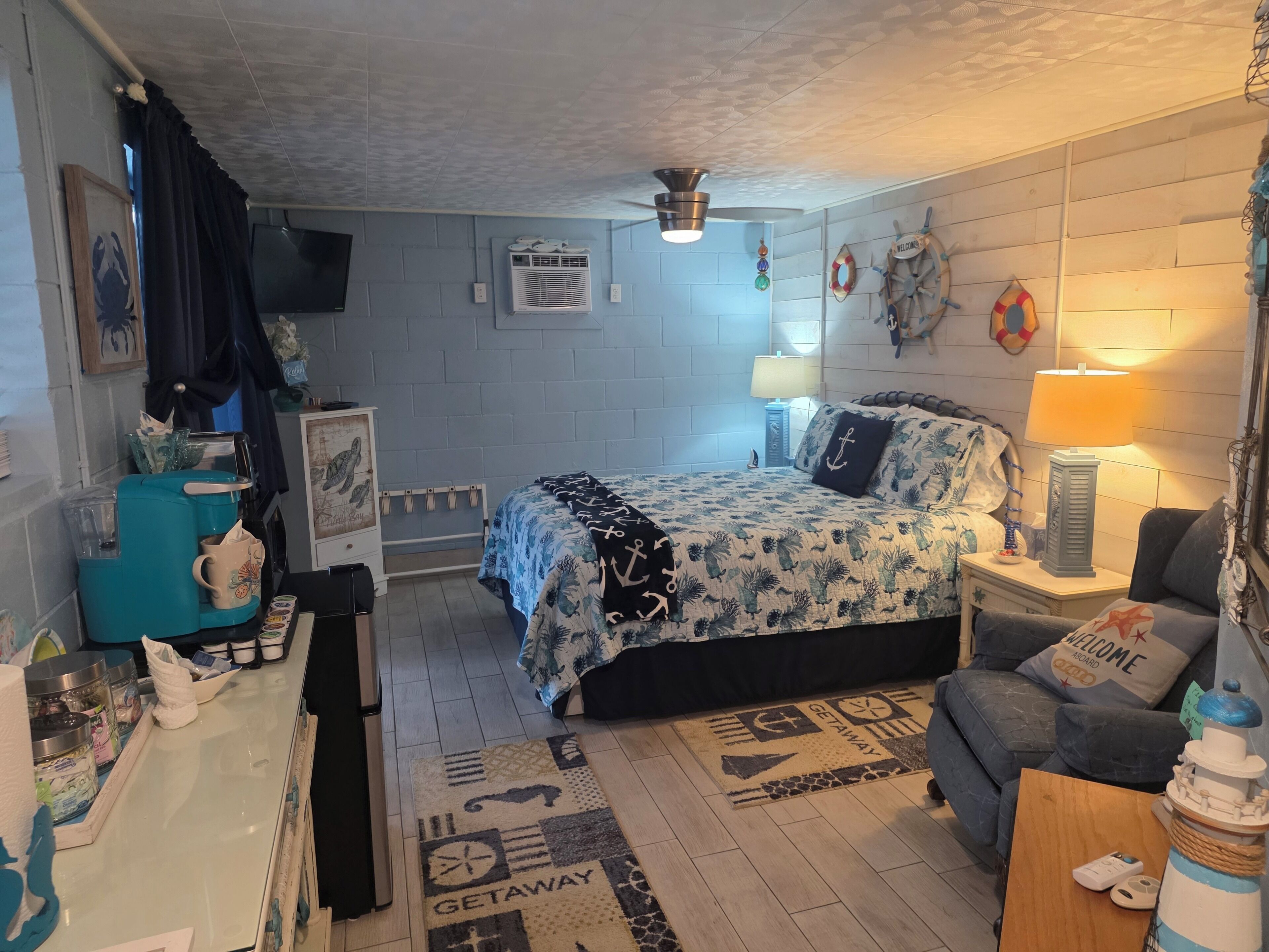Iron/ironing board, WiFi, bed sheets