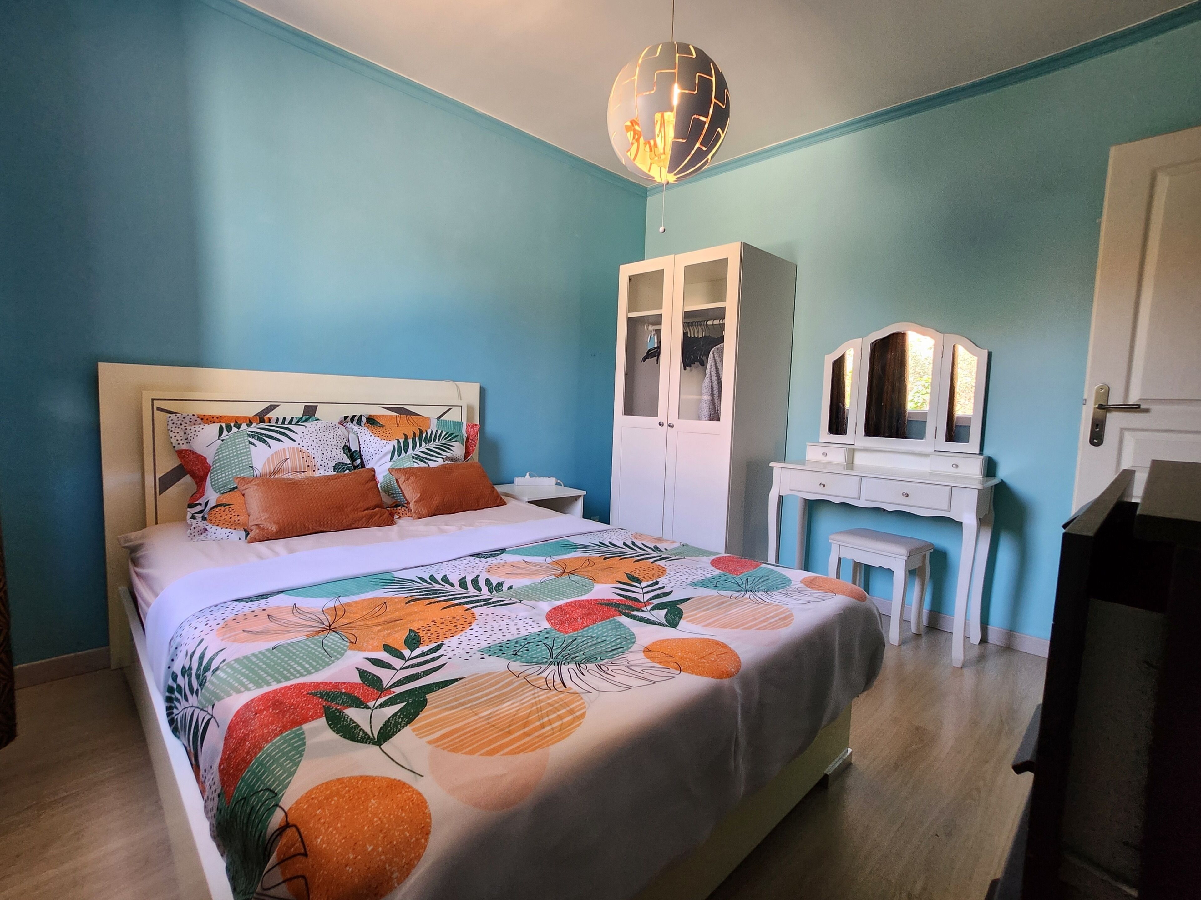 3 bedrooms, desk, iron/ironing board, free WiFi