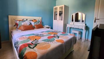 3 Schlafzimmer, Schreibtisch, Bügeleisen/Bügelbrett, kostenloses WLAN