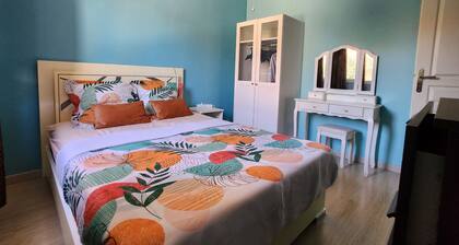 Le Ciel Bleu, located a 10-minute walk from the historic center of Arles and the train station