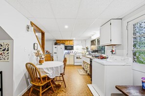 Private kitchen - Quiet & Peaceful Nature Walkout w/ Stocked Kitchen (Lynchburg)