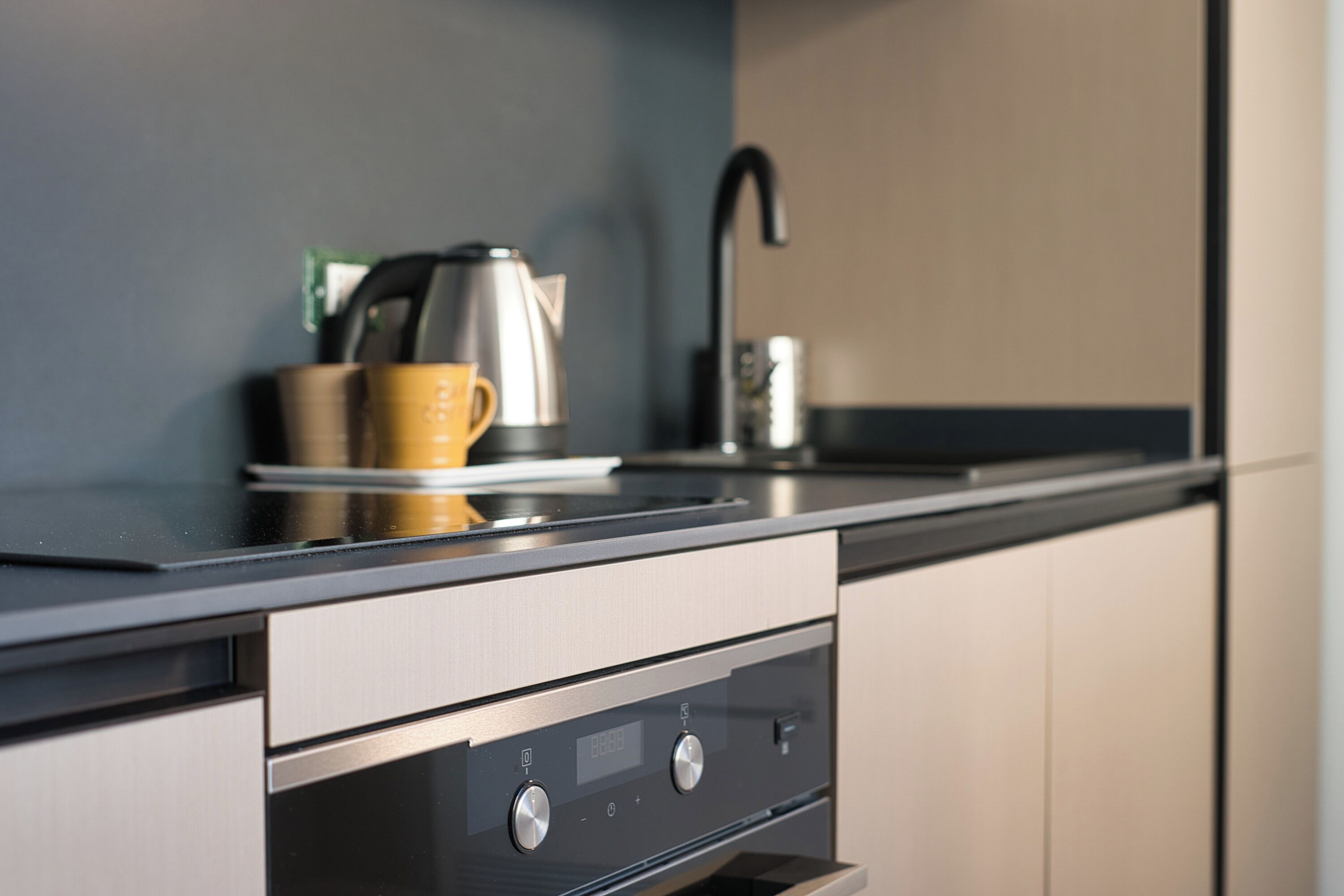 Coffee/tea maker, fridge, microwave, oven