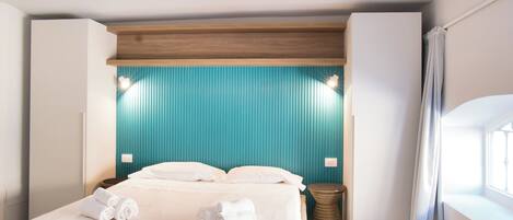 WiFi (free), bed sheets