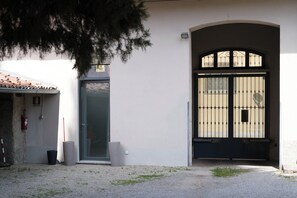 Exterior detail - Bezzecca 9 – Design Loft Steps from the Lake (Lecco)