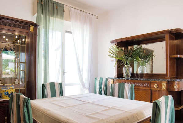 Dining - Unika House – Lecco Nest with Green Terrace (Lecco)