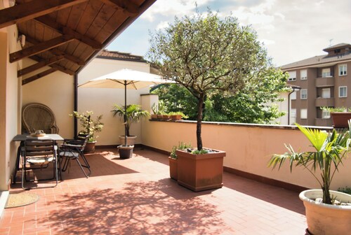 Unika House – Lecco Nest with Green Terrace