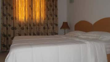 Double Room, Ocean View | Desk, laptop workspace, free WiFi