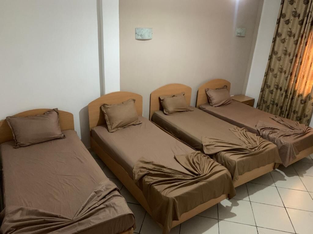Quadruple Room | Desk, laptop workspace, WiFi (free), bed sheets