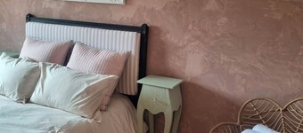 Boutique ground floor maisonette with private garden. Pet friendly!