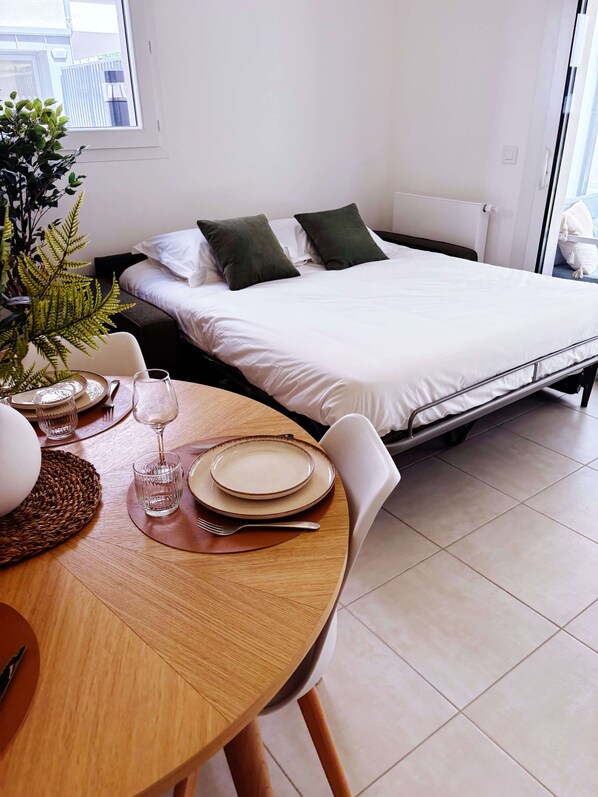 Room - L'écrin - 4-Star Premium Two-Bedroom Apartment with Garden & Garage - Downtown (Aix-les-Bains)