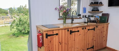 Cookware/dishes/utensils