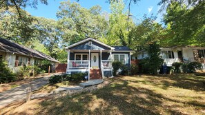 Exterior - Chic Bungalow in East Atlanta (Atlanta)