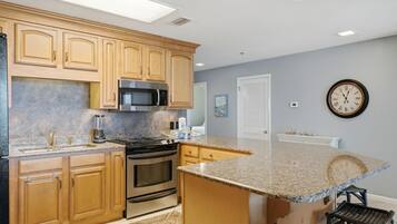 Condo, Multiple Beds (Phoenix 6 1111) | Private kitchen