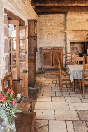 Dining - Villa Saulex - Luxury & comfort, swimming pool, and hot tub in the heart of Turenne. Chill & Play (TURENNE)