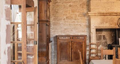 Villa Saulex - Luxury & comfort, swimming pool, and hot tub in the heart of Turenne. Chill & Play