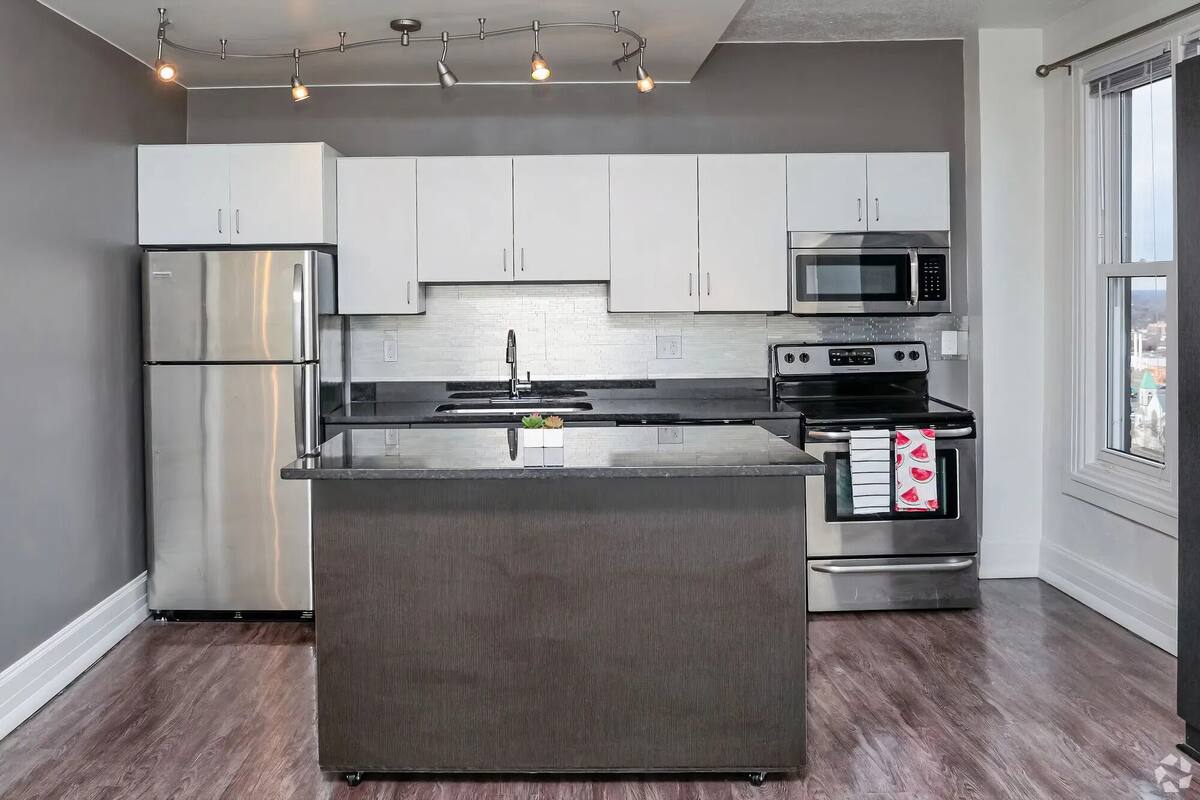 Suite, 1 Bedroom, Kitchen | Private kitchen | Full-size fridge, microwave, oven, stovetop