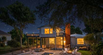 Peaceful Retreat with Texas-Shaped Pool