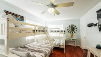 Desk, iron/ironing board, travel cot, WiFi