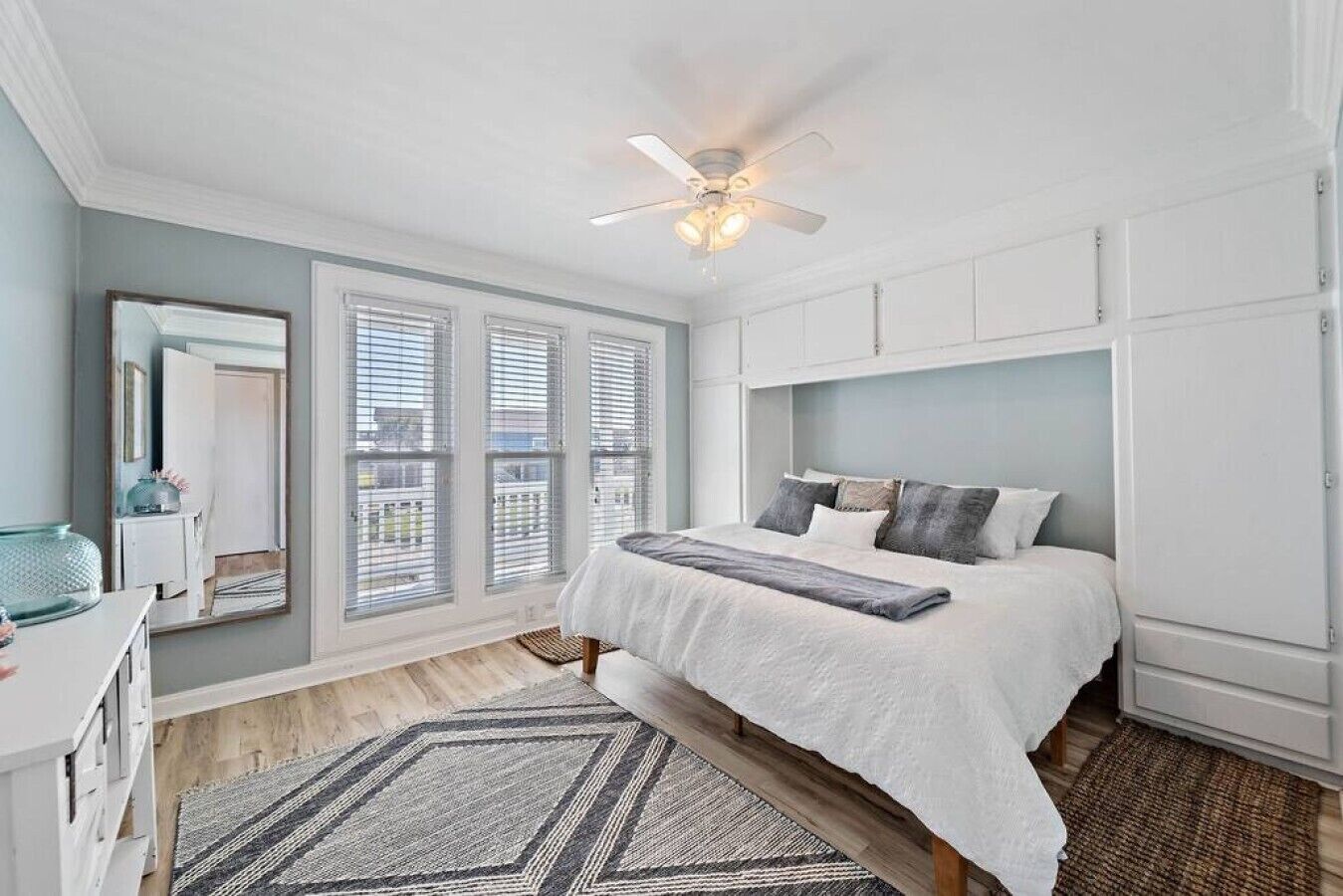 Desk, iron/ironing board, travel cot, WiFi
