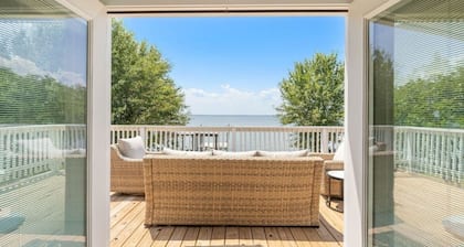 Lakefront Getaway with Pier and Pool