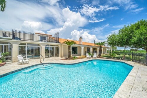 Villa with Private Pool, Game Room & 5+ Acres