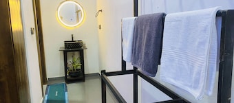 Zen House Arugambay