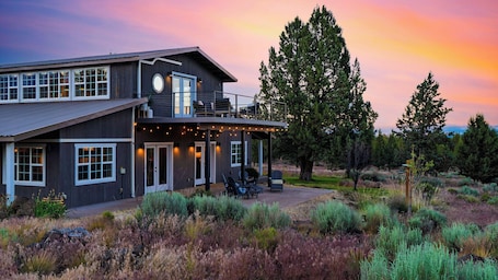 House (3 Bedrooms) | Exterior