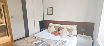 Elegant apartment with balcony in High quality compound near line11 Shanghai