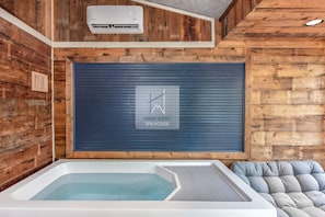 Interior - Roaring Fork Suite at High West Spa House (Glenwood Springs)