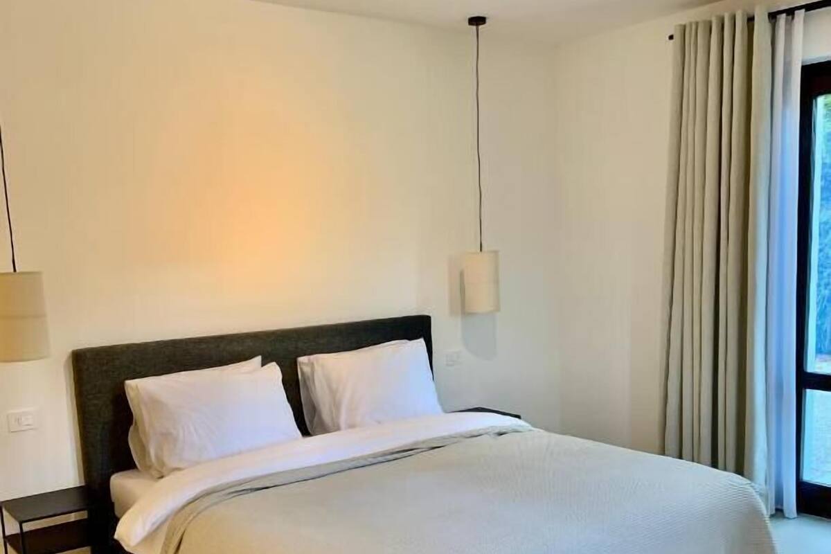 Deluxe Double Room, 1 King Bed, Mountain View | Minibar, blackout curtains, free WiFi, individually decorated