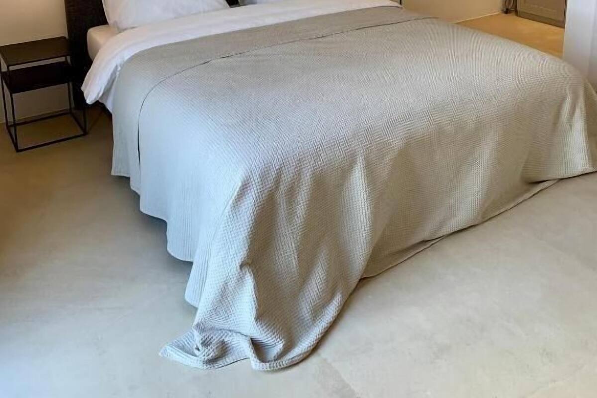 Deluxe Double Room, 1 King Bed, Mountain View | Blackout curtains, free WiFi