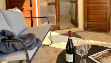 Deluxe-Doppelzimmer, 1 King-Bett, Gartenblick | Minibar, individuell dekoriert, individuell eingerichtet