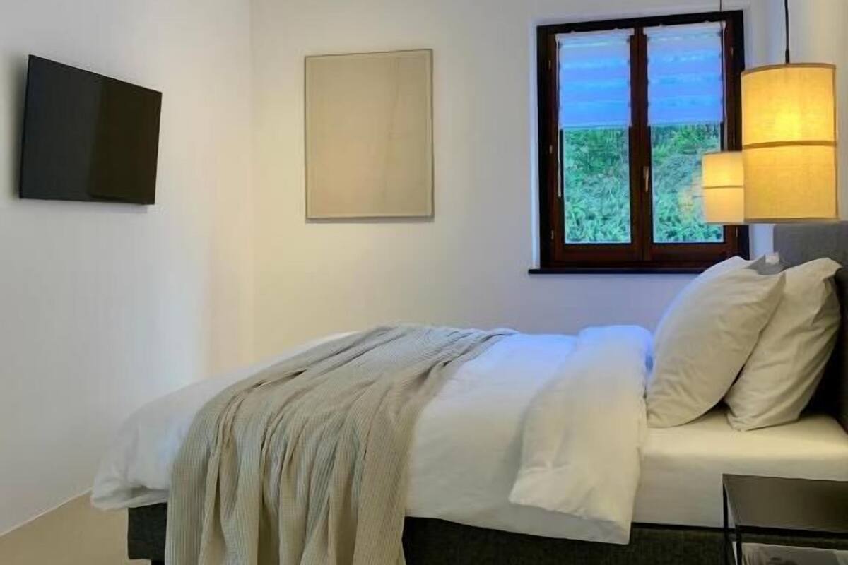 Deluxe Double Room, 1 King Bed, Garden View | Blackout curtains, free WiFi