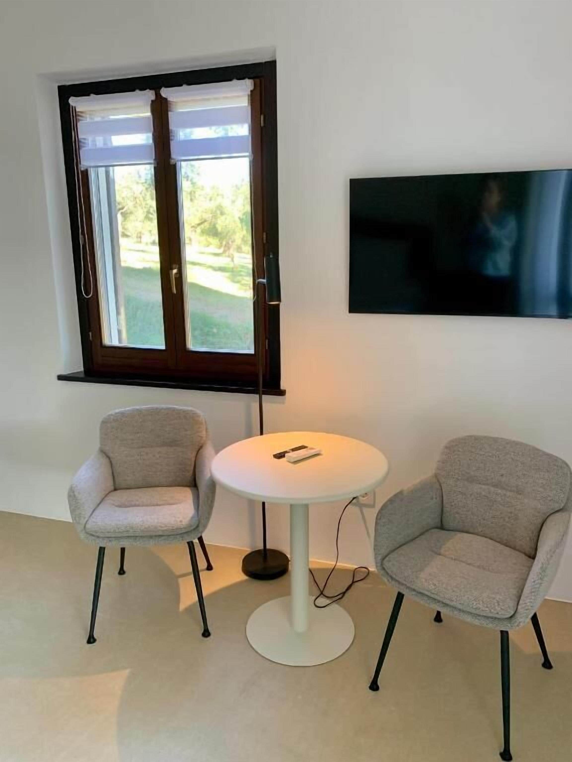 Deluxe-Doppelzimmer, 1 King-Bett, Bergblick | Minibar, individuell dekoriert, individuell eingerichtet