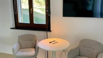Deluxe-Doppelzimmer, 1 King-Bett, Bergblick | Minibar, individuell dekoriert, individuell eingerichtet