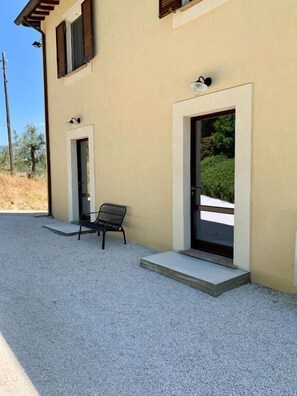 Deluxe-Doppelzimmer, 1 King-Bett, Bergblick | Minibar, Verdunkelungsvorhänge, kostenloses WLAN, individuell dekoriert