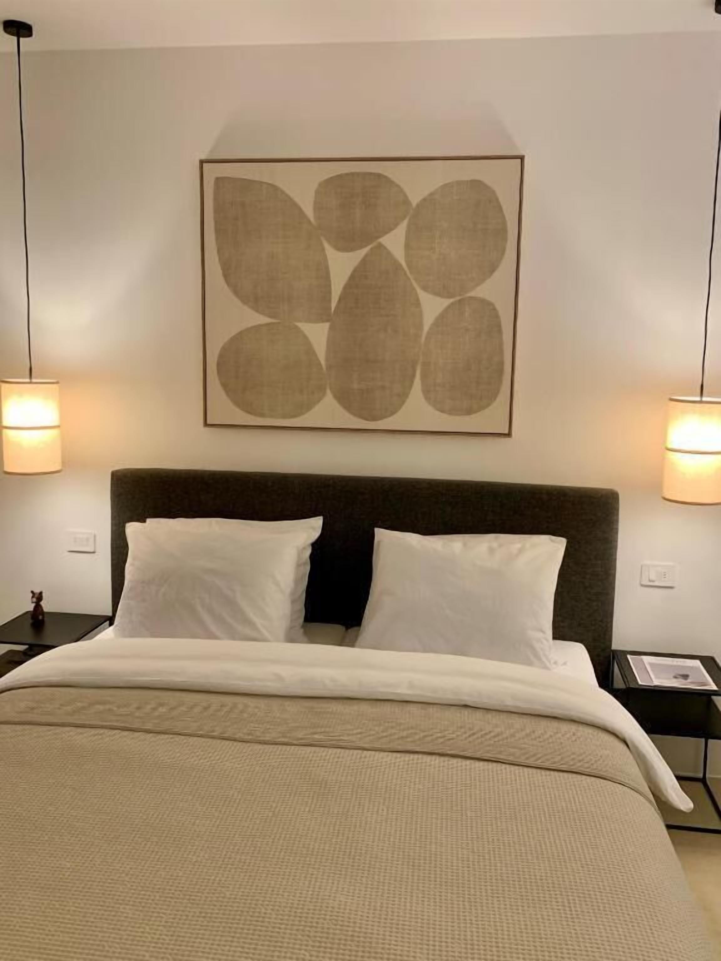 Habitación doble Deluxe, 1 cama King size, vista a la montaña | Minibar, decoración personalizada y muebles diferentes 