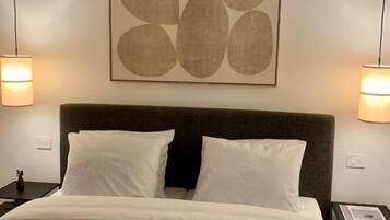 Habitación doble Deluxe, 1 cama King size, vista a la montaña | Minibar, decoración personalizada y muebles diferentes